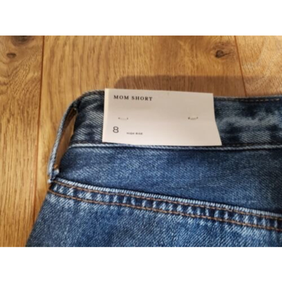 NWT $55 American Eagle Floral Embroidered Mom Jean Shorts Size 8 High Rise - Picture 3 of 6